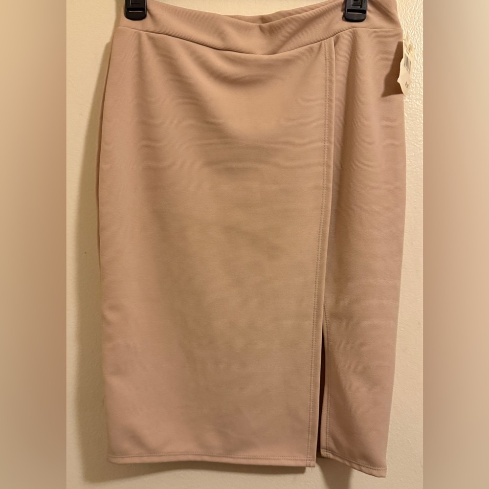 Elegant Tan Women's Skirt NWT Size Large